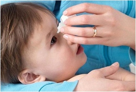 Chăm sóc trẻ bị đau mắt đỏ và cách phòng tránh