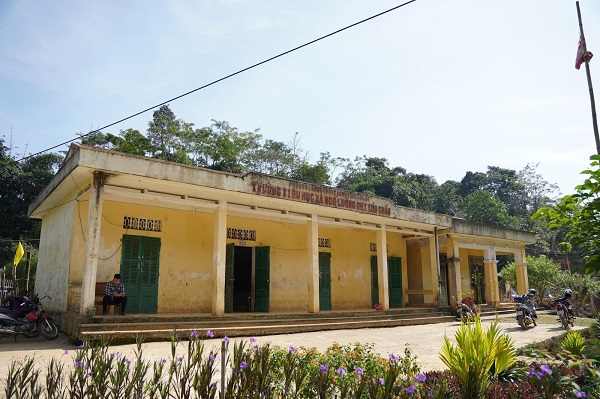 Trường tiểu học Xóm Chẳm nằm ở vùng 135 - địa điểm đặc biệt khó khăn ở tỉnh Hoà Bình